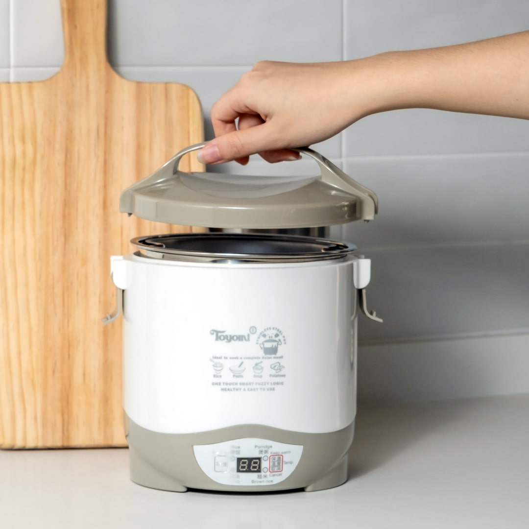 TOYOMI 0.6L Mini Rice Cooker with Stainless Steel Pot RC 616 - TOYOMI